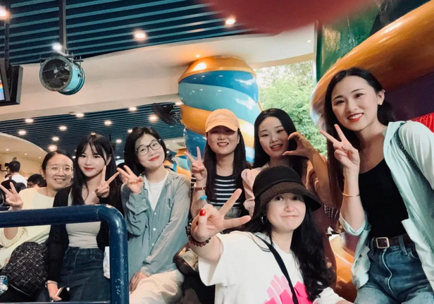 港豐集團員工合影