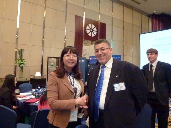 港豐集團(tuán)創(chuàng)辦人 魏曉嶸Wendy Wei在2012中國(guó)離岸金融峰會(huì)上做現(xiàn)場(chǎng)主題演講